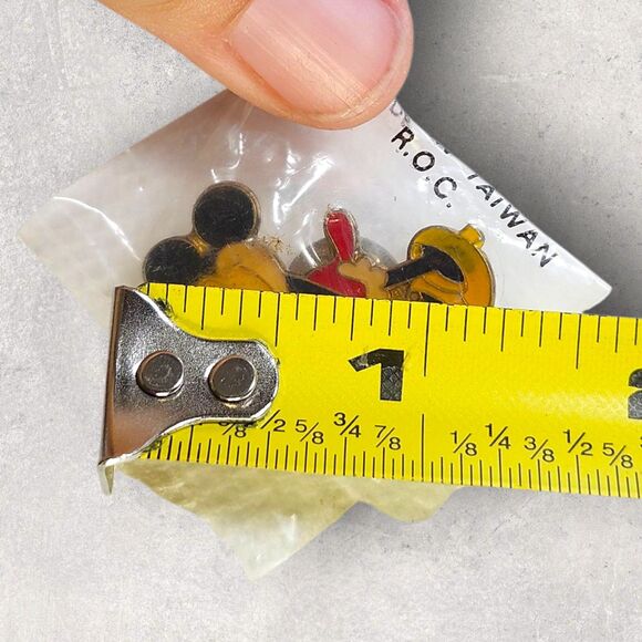 Vintage 1983 Minnie Mouse Enamel Pin NIP Disney Lapel Pin Made in Taiwan ROC - Picture 3 of 3